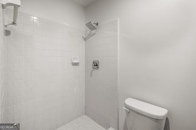 7455 Dover Ct, Riverdale, GA 30274 - bathroom featuring a tile shower and toilet