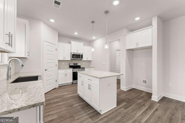 554 Creek Rd, Cornelia, GA 30531 - kitchen with stainless steel appliances, a sink, dark wood-style flooring, decorative backsplash, and white cabinetry