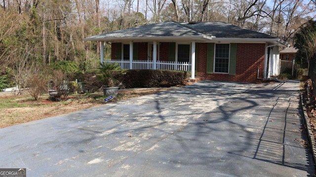 114 Sycamore Rd SW, Milledgeville, GA 31061 - ranch-style house with covered porch, brick siding, and driveway