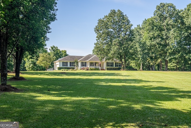 520 Campbell Rd, Cedartown, GA 30125 - view of front facade with a front lawn