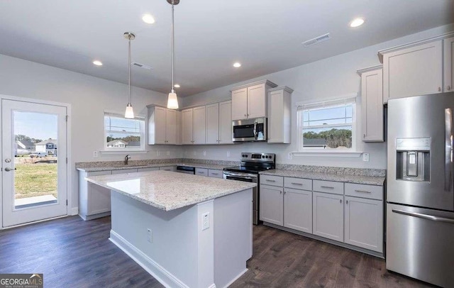 653 Forest Way, Cornelia, GA 30531 - kitchen featuring stainless steel appliances, healthy amount of natural light, a sink, a kitchen island, and recessed lighting