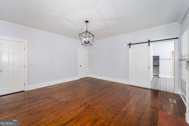 805 S Lee St, Fitzgerald, GA 31750 - spare room featuring a barn door, a chandelier, dark wood finished floors, ornamental molding, and baseboards