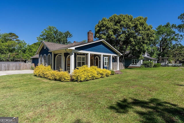 805 S Lee St, Fitzgerald, GA 31750 - view of side of property with a chimney and concrete driveway