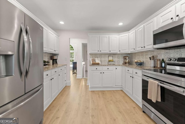 3652 Shady Oak Trl, Gainesville, GA 30506 - kitchen with stainless steel appliances, white cabinets, backsplash, light wood-style floors, and recessed lighting