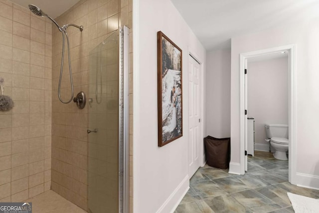 3652 Shady Oak Trl, Gainesville, GA 30506 - bathroom with a tile shower and toilet
