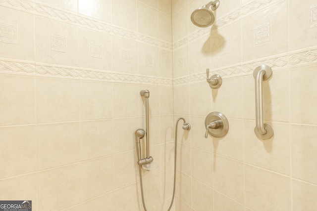 302 Brookwood Ln, Lafayette, GA 30728 - bathroom with a tile shower