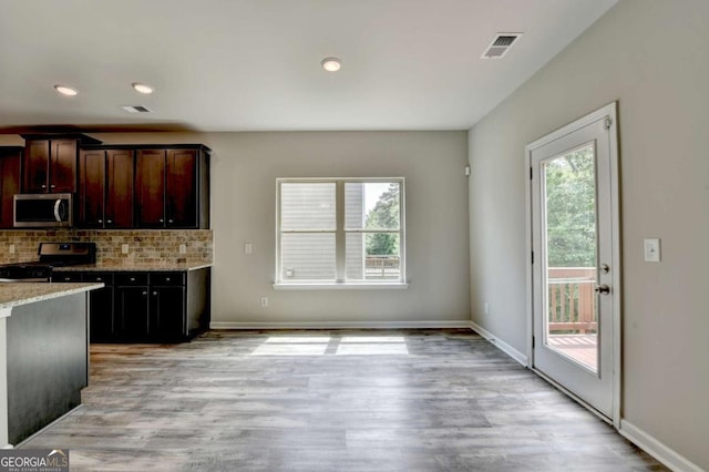 7760 Hansel Ln, Lithonia, GA 30058 - kitchen with stainless steel appliances, light wood-style floors, decorative backsplash, baseboards, and recessed lighting
