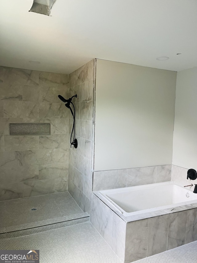 8035 Buffet Trl, Riverdale, GA 30296 - full bath with a garden tub and tiled shower