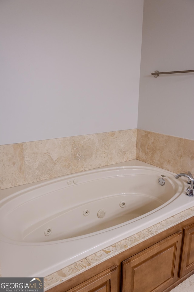 276 Laurel Landing Blvd, Kingsland, GA 31548 - full bath featuring a jetted tub