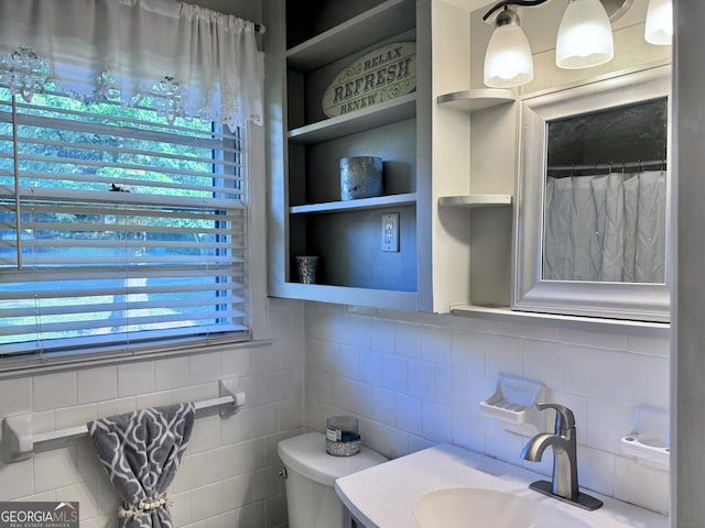 107 Woodhaven Dr, Stockbridge, GA 30281 - bathroom featuring backsplash, toilet, and vanity