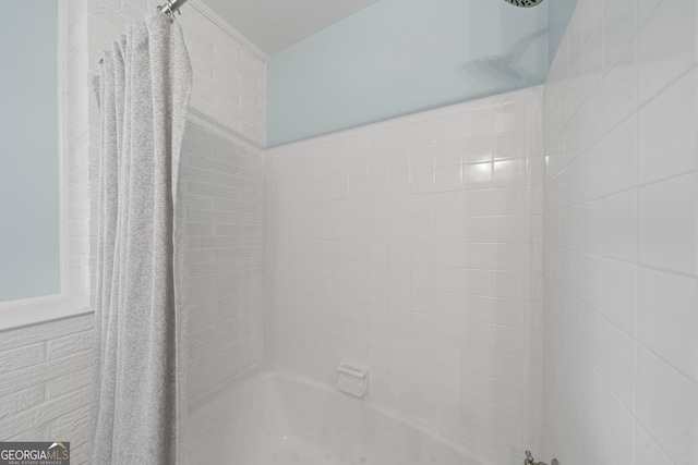 1173 Normandy Rd, Macon, GA 31210 - bathroom featuring shower / tub combo with curtain
