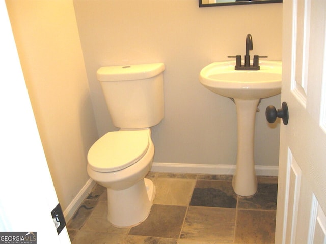 4383 Chestnut Lake Ave, Lithonia, GA 30038 - bathroom with toilet, baseboards, and a sink