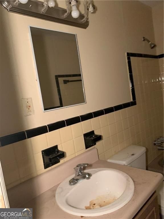 449 Hamilton E Holmes Dr NW, Atlanta, GA 30318 - bathroom featuring vanity, tile walls, and toilet