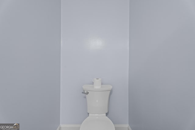 2067 Kinridge Ct, Marietta, GA 30062 - bathroom featuring baseboards and toilet