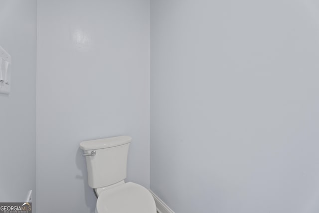 2067 Kinridge Ct, Marietta, GA 30062 - bathroom featuring toilet
