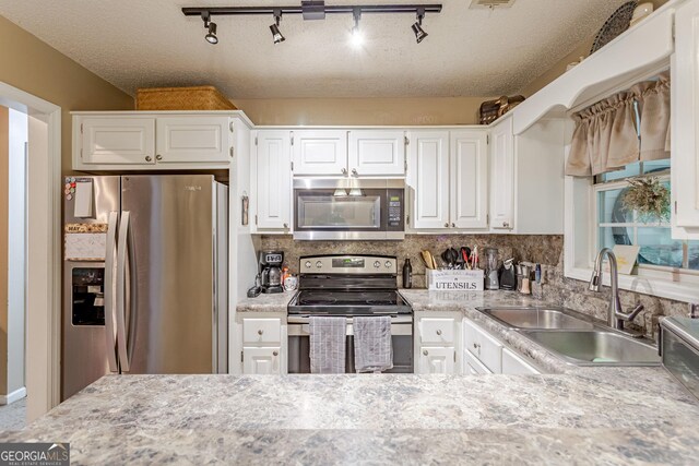 160 W Fork Dr, Newnan, GA 30263