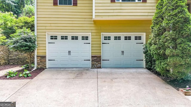 405 Scenic View Dr, Jasper, GA 30143 - garage with concrete driveway
