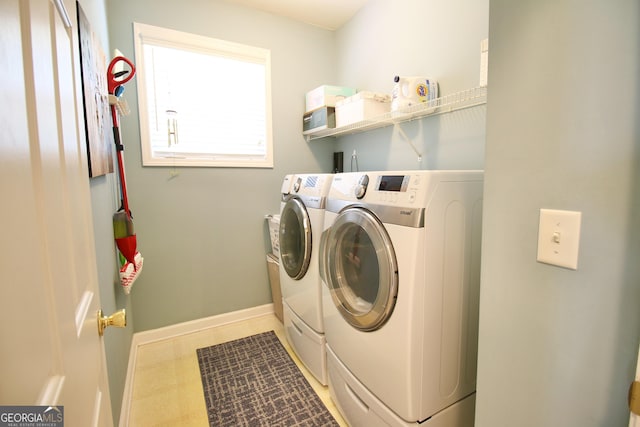 318 Ivy Manor Dr, Marietta, GA 30064 - laundry room with washer and clothes dryer and baseboards