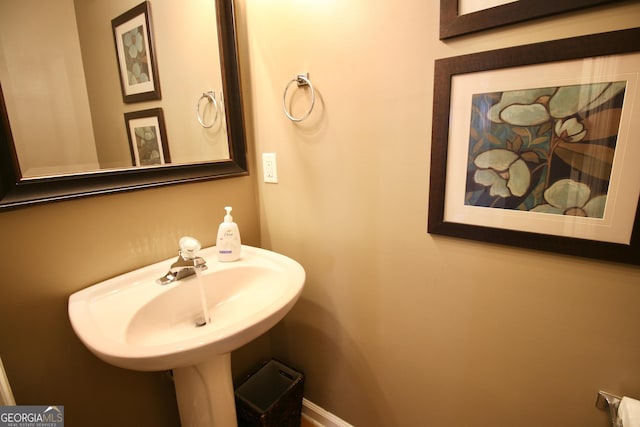318 Ivy Manor Dr, Marietta, GA 30064 - bathroom with a sink
