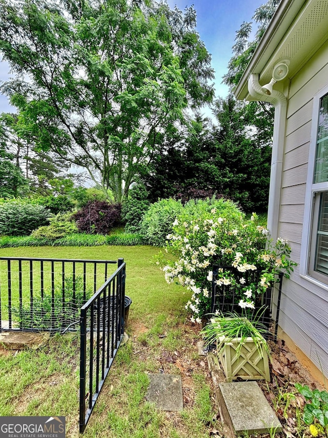 523 Huntleigh Dr, Winder, GA 30680 - view of green lawn