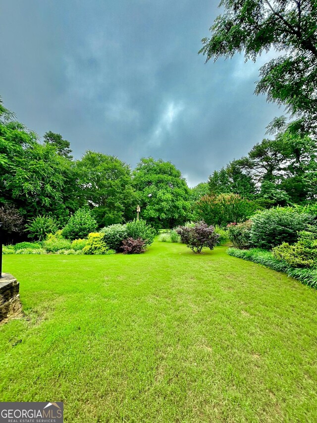 523 Huntleigh Dr, Winder, GA 30680 - view of grassy yard