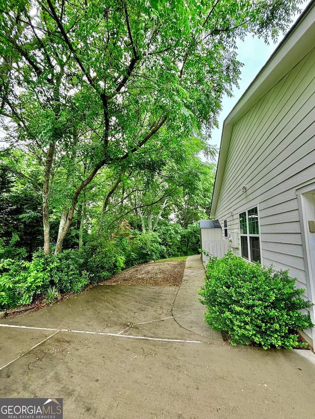 523 Huntleigh Dr, Winder, GA 30680 - view of patio / terrace
