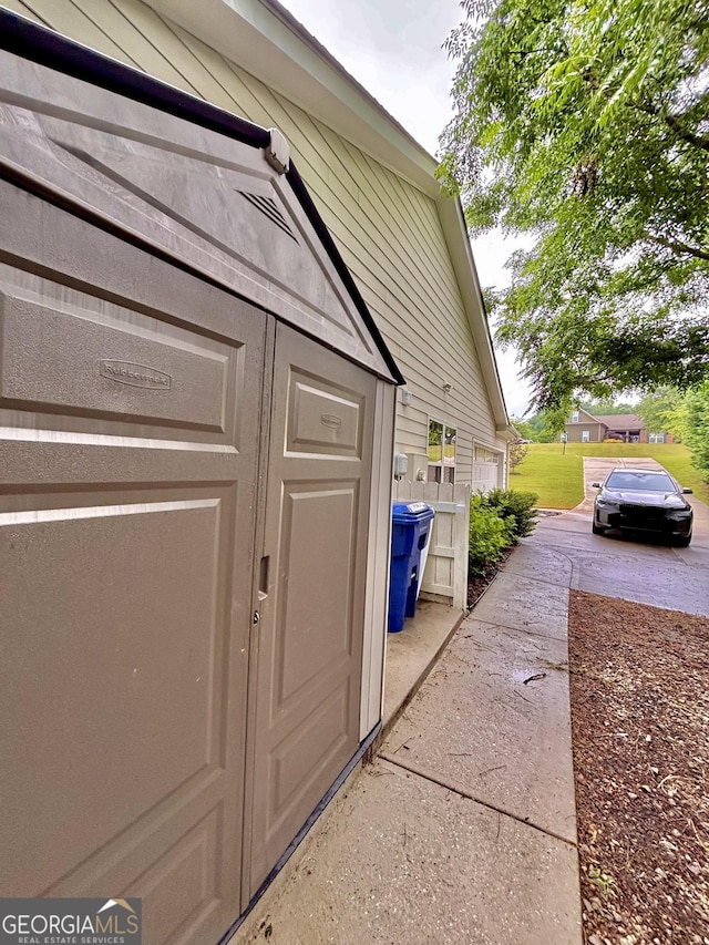 523 Huntleigh Dr, Winder, GA 30680 - view of side of property with an outdoor structure