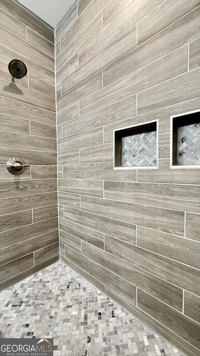 270 Meadow Crest Dr, Cleveland, GA 30528 - full bath featuring tiled shower