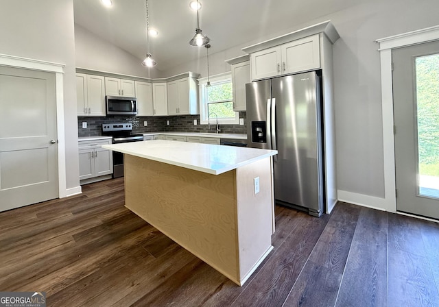 270 Meadow Crest Dr, Cleveland, GA 30528 - kitchen with appliances with stainless steel finishes, a sink, dark wood-style flooring, backsplash, and vaulted ceiling