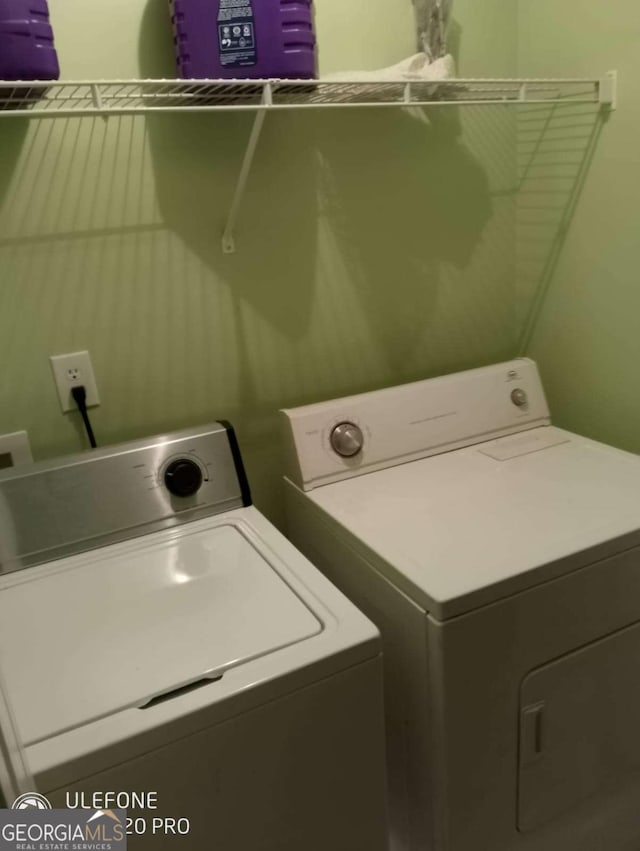 2918 Egret Ln, Austell, GA 30106 - laundry area featuring washing machine and clothes dryer