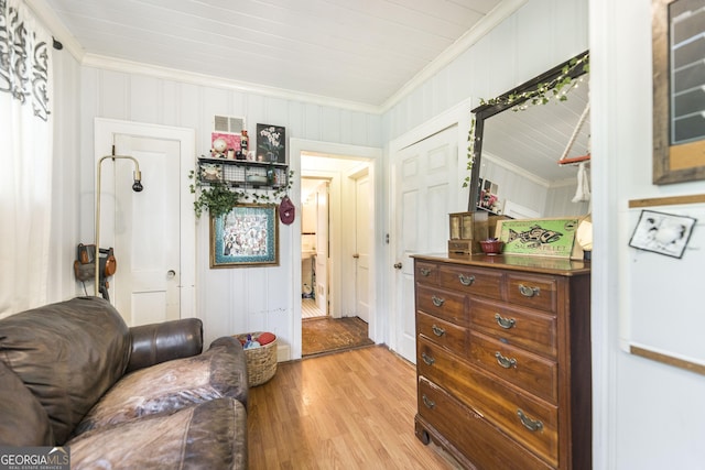 331 Corbin Ave, Macon, GA 31204 - living area featuring crown molding and light wood finished floors