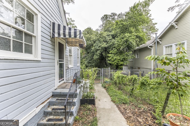 331 Corbin Ave, Macon, GA 31204 - view of yard featuring a gate