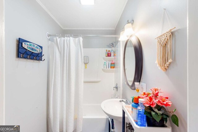 632 Lawson St, Bremen, GA 30110 - full bathroom featuring ornamental molding and shower / bath combination with curtain
