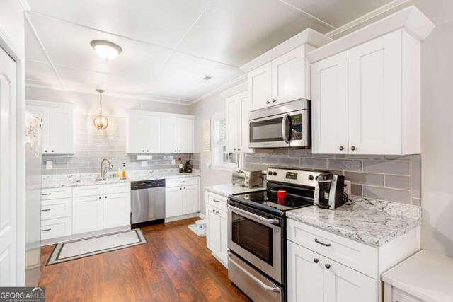 632 Lawson St, Bremen, GA 30110 - kitchen with stainless steel appliances, a sink, tasteful backsplash, white cabinetry, and crown molding
