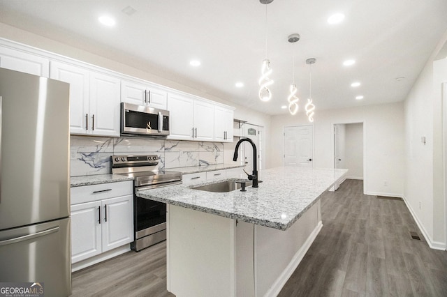 523 Mount Zion, Hapeville, GA 30354 - kitchen featuring stainless steel appliances, a sink, wood finished floors, baseboards, and an island with sink
