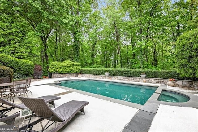 4356 N Buckhead Dr NE, Atlanta, GA 30342 - swimming pool featuring a patio area and an in-ground hot tub