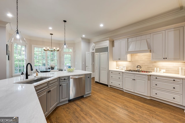314 Caruso Ct, Sandy Springs, GA 30350 - kitchen featuring stainless steel appliances, premium range hood, a chandelier, wood finished floors, and gray cabinetry