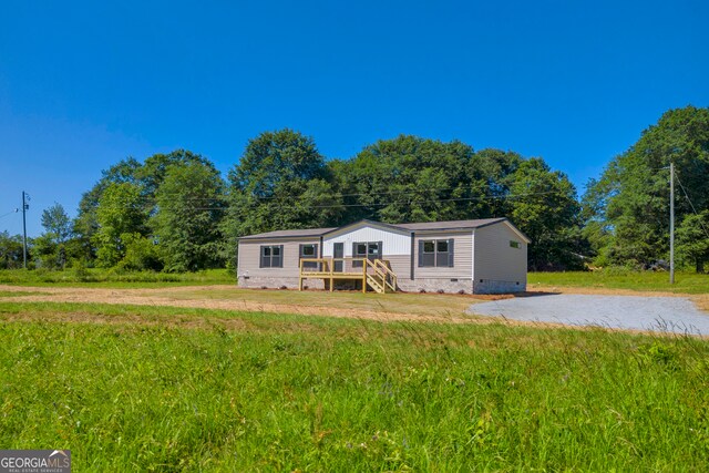 33 Marigold Dr, Carnesville, GA 30521 - manufactured / mobile home featuring crawl space, a front yard, and a wooden deck