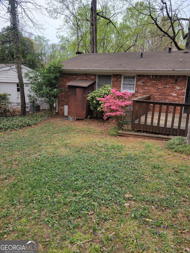2137 Plantation Ln, Chamblee, GA 30341 - view of yard featuring a deck