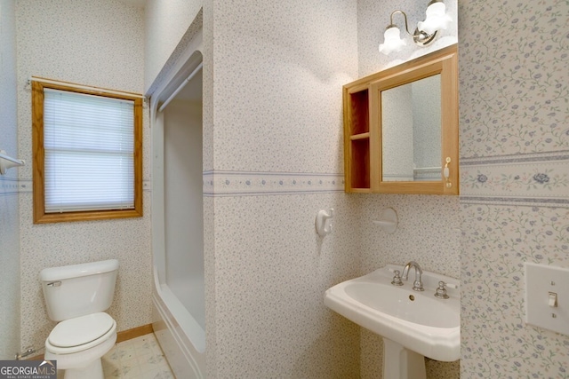 156 Spoon Hill Dr, Hayesville, NC 28904 - full bath with wallpapered walls, a sink, toilet, and bathtub / shower combination
