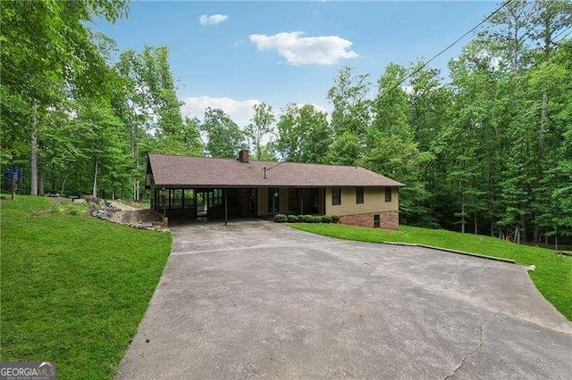 2270 Dinsmore Rd, Alpharetta, GA 30004 - ranch-style house with concrete driveway and a front yard