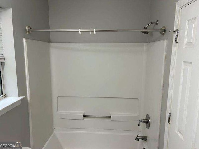 5755 Belmont Ridge Cir, Lithonia, GA 30038 - bathroom with tub / shower combination