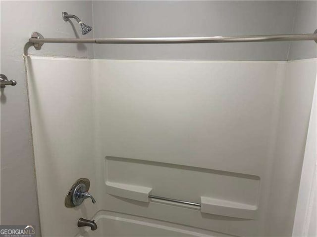 5755 Belmont Ridge Cir, Lithonia, GA 30038 - bathroom with shower / tub combination