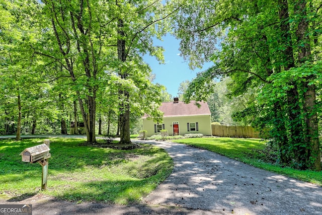 218 Jefferson Pl, Toccoa, GA 30577 - view of front of house featuring asphalt driveway