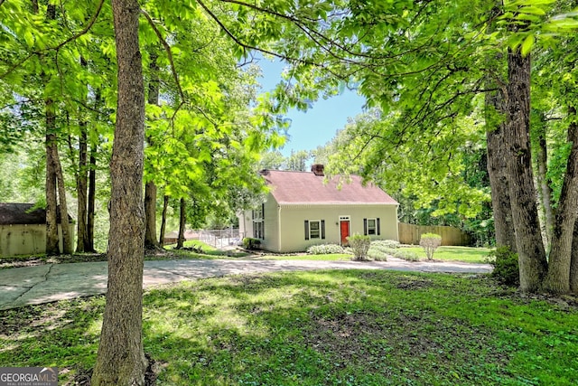 218 Jefferson Pl, Toccoa, GA 30577 - view of front facade featuring a chimney