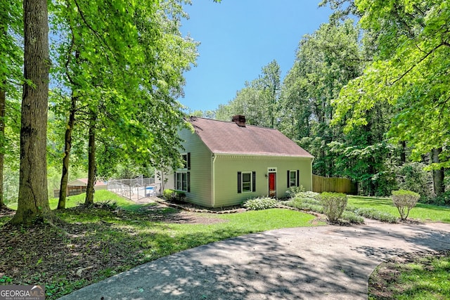 218 Jefferson Pl, Toccoa, GA 30577 - view of front of home with a chimney and a shingled roof