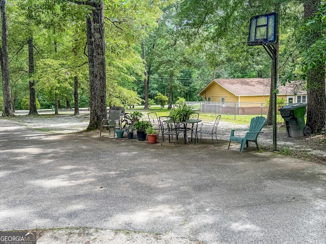 147 Glen Oaks Rd, Perry, GA 31069 - surrounding community featuring a patio and outdoor dining space