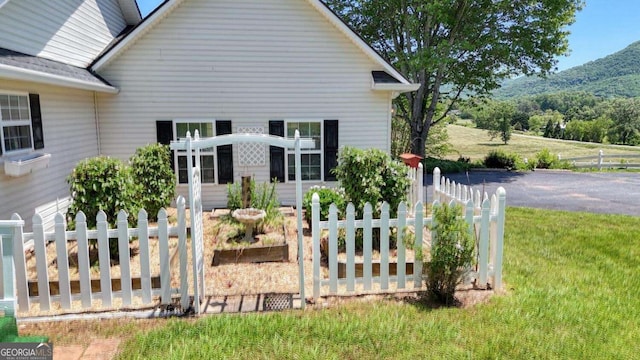 2008 Hidden Valley Rd, Hiawassee, GA 30546 - view of front facade featuring a mountain view