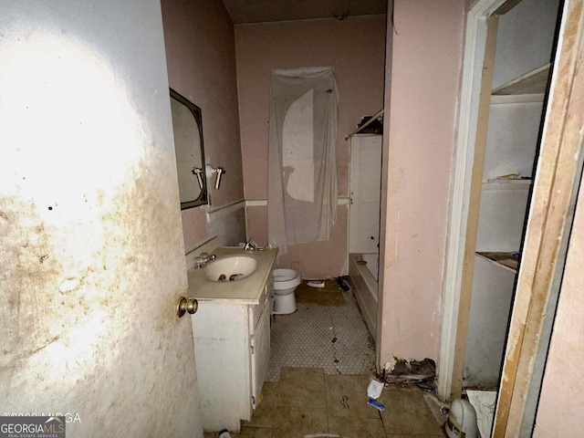 1058 Crescent Ave, Macon, GA 31204 - full bathroom with vanity, toilet, a shower, and a bath