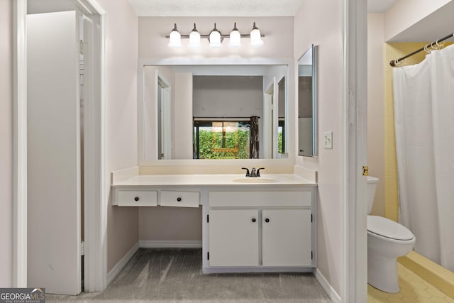 107 Linkside Dr, Saint Simons, GA 31522 - full bath featuring toilet, vanity, baseboards, and a shower with curtain
